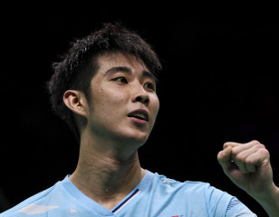 Asian Championships: China Cruise, but Shi Falls